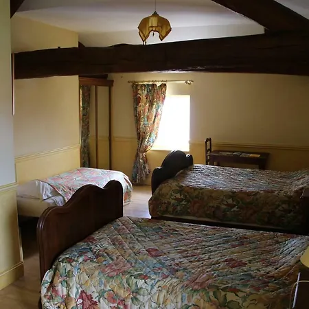 Guest house Maison D'hotes Les Trefles