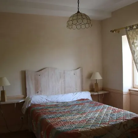 Maison D'hotes Les Trefles Guest house