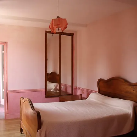Maison D'hotes Les Trefles Guest house *